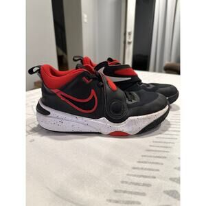 NIKE Team Hustle d 11 (GS) DV8996 003 Black, size 5 Y for kids, easy to use.